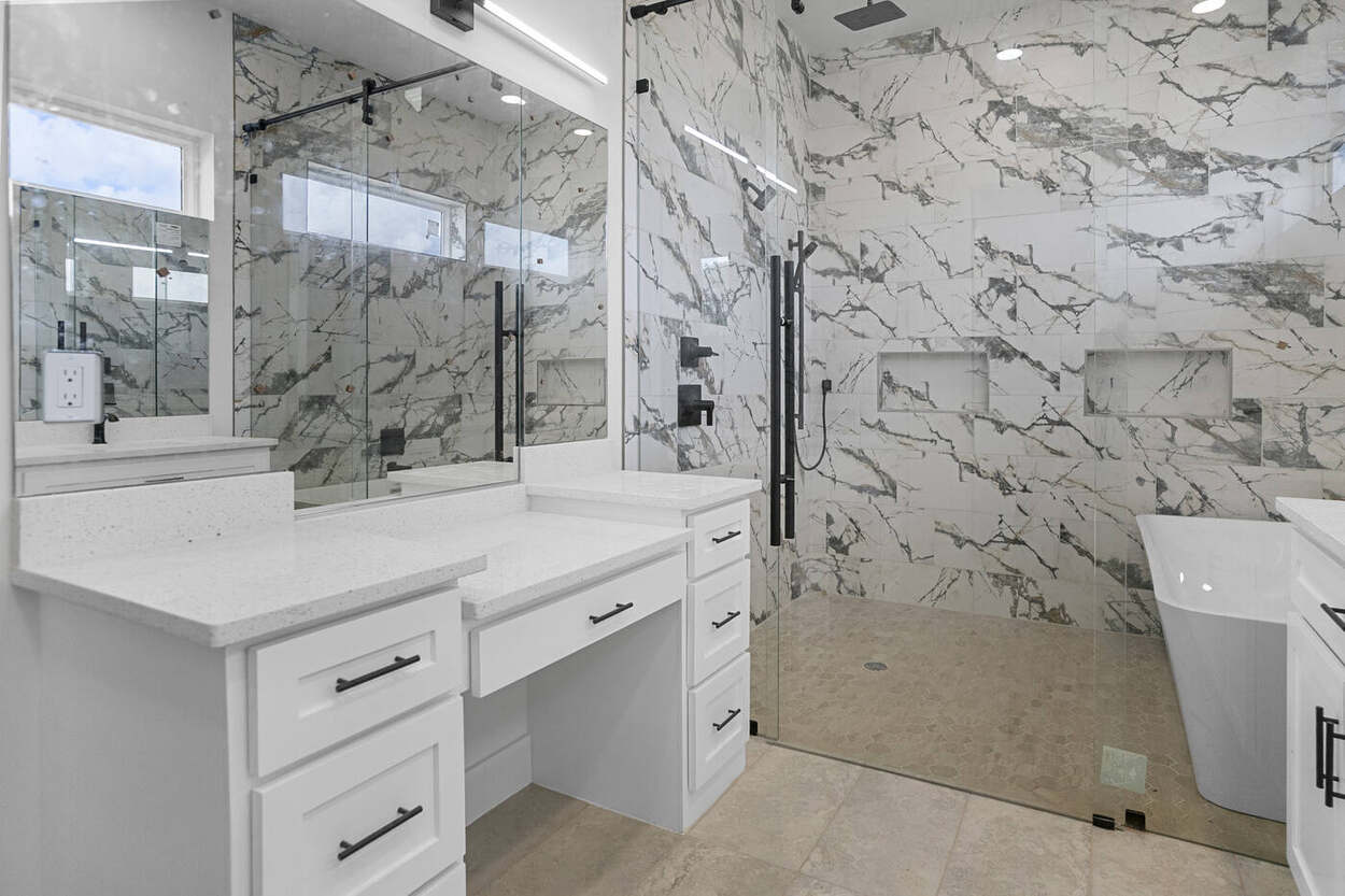 5833 Mara marble spa bath