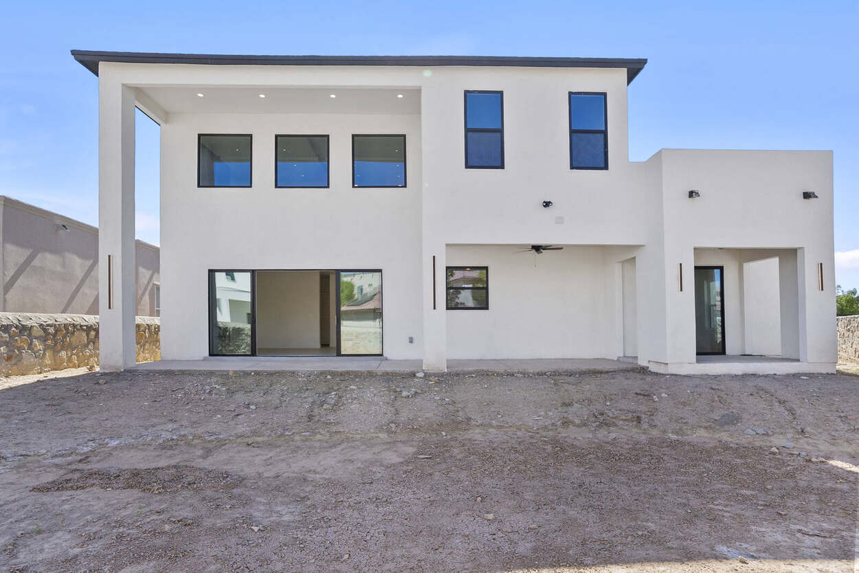 2200 Hacienda Rey rear elevation