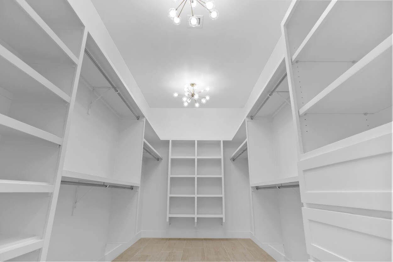 2200 Hacienda Rey walk-in dream closet