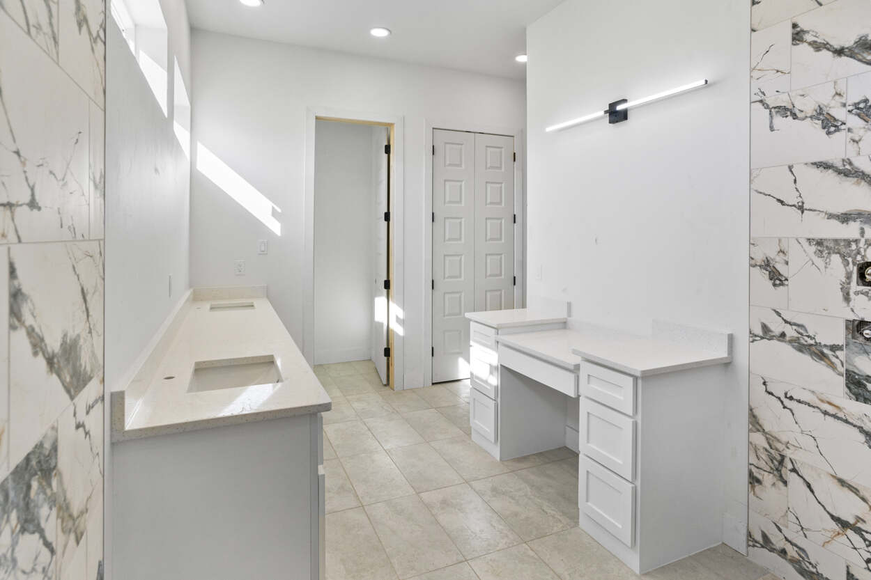 5833 Mara marble powder bath
