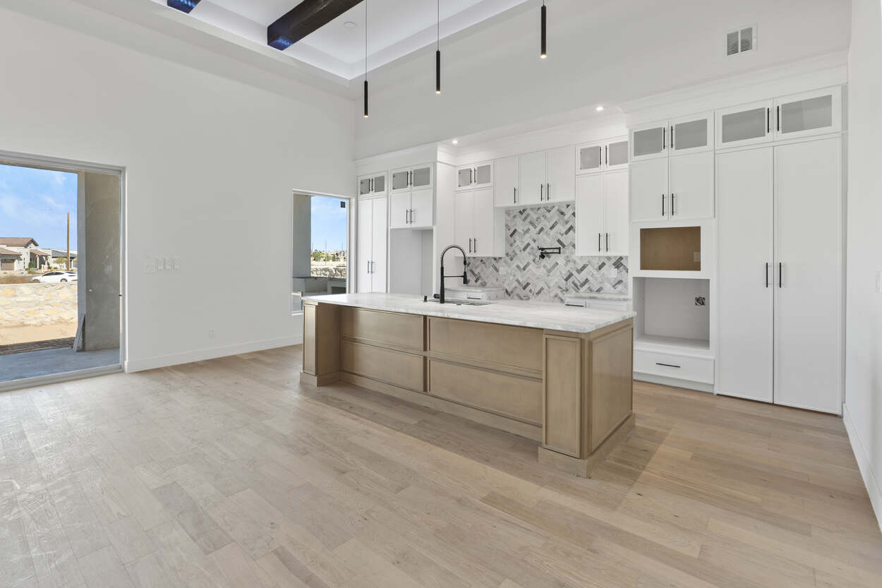 5659 Rio Bonito kitchen with marble backsplash